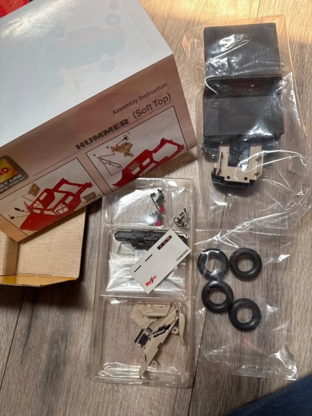 Maisto 1:27 Hummer Soft Top Assembly Line Model Kit With Bonus Wheels